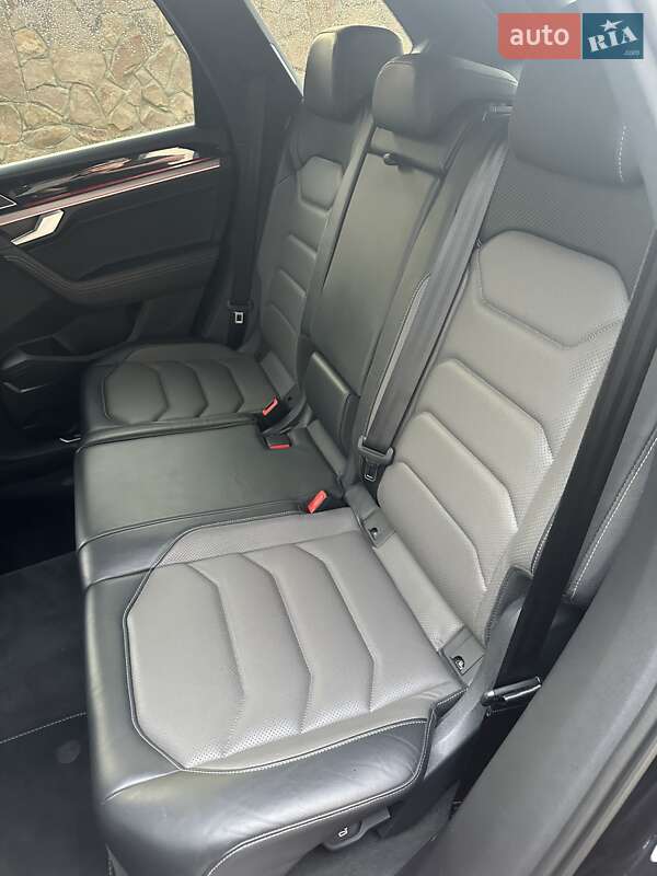 Позашляховик / Кросовер Volkswagen Touareg 2018 в Луцьку