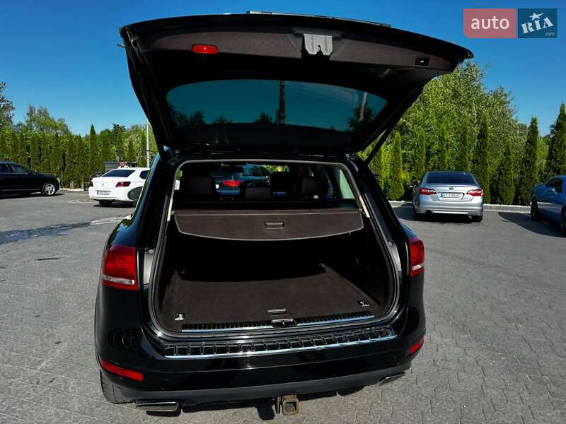 Внедорожник / Кроссовер Volkswagen Touareg 2012 в Надворной