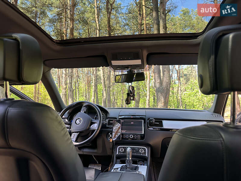 Внедорожник / Кроссовер Volkswagen Touareg 2013 в Кривом Роге