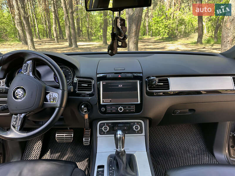 Внедорожник / Кроссовер Volkswagen Touareg 2013 в Кривом Роге