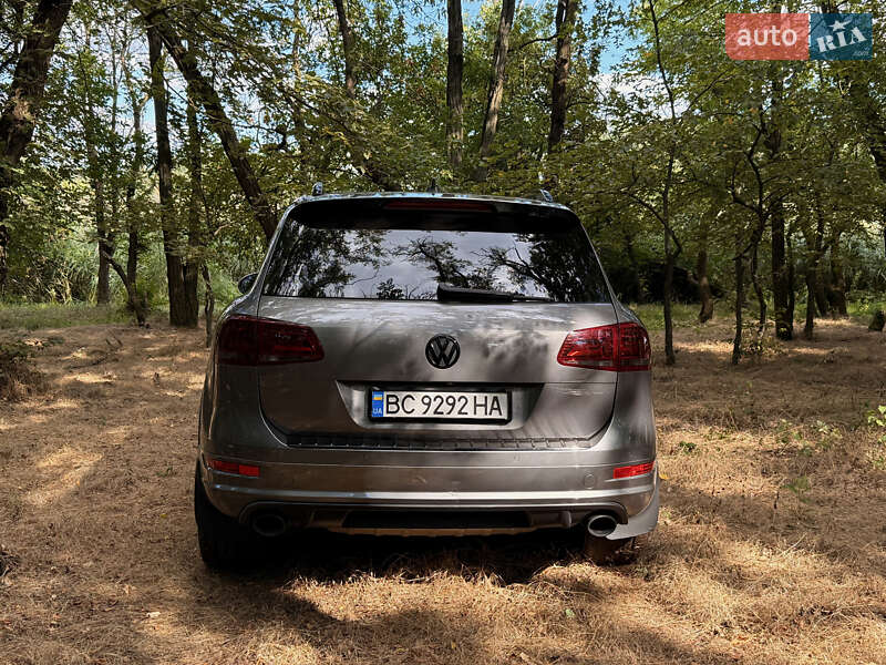Внедорожник / Кроссовер Volkswagen Touareg 2013 в Кривом Роге