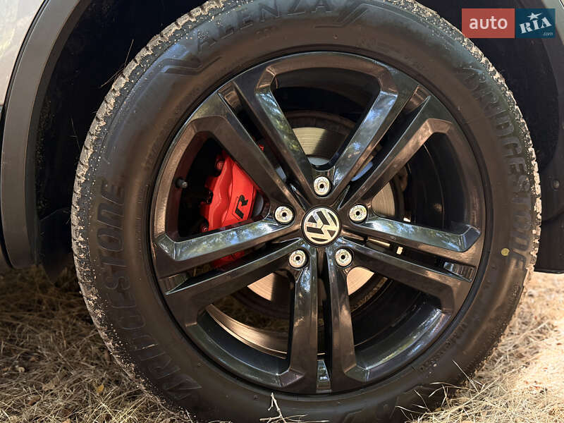 Внедорожник / Кроссовер Volkswagen Touareg 2013 в Кривом Роге