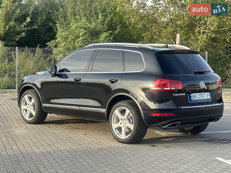 Внедорожник / Кроссовер Volkswagen Touareg 2014 в Дубно