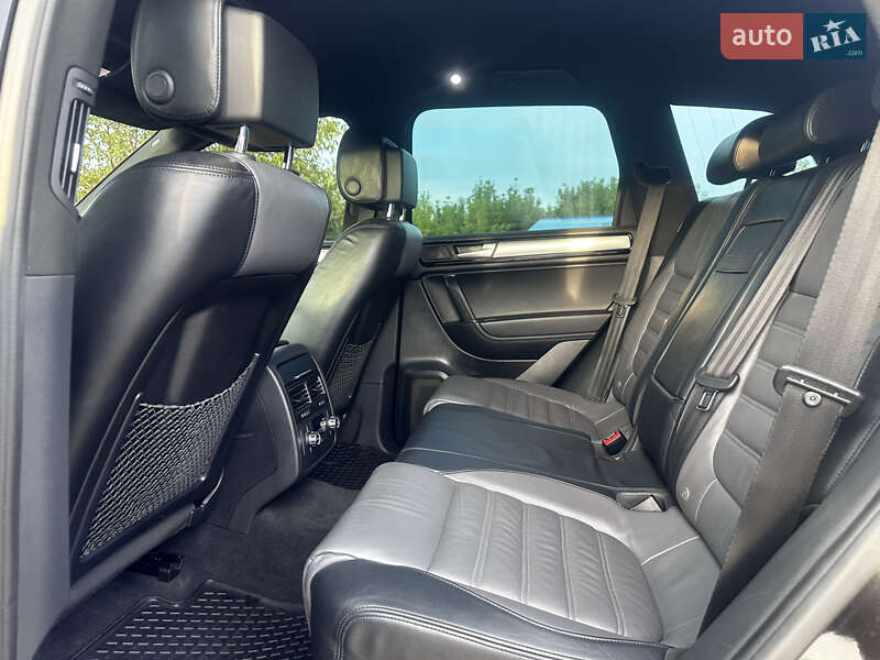 Внедорожник / Кроссовер Volkswagen Touareg 2014 в Дубно