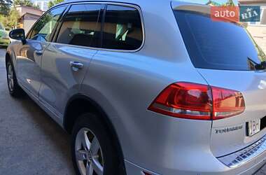 Внедорожник / Кроссовер Volkswagen Touareg 2012 в 
