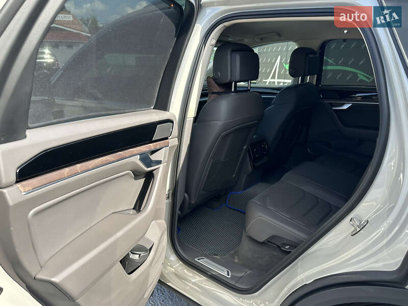 Позашляховик / Кросовер Volkswagen Touareg 2020 в Києві фото 23 Позашляховик / Кросовер Volkswagen Touareg 2020 в Києві