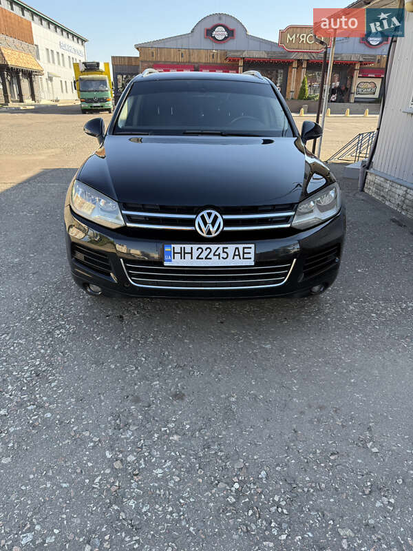 Внедорожник / Кроссовер Volkswagen Touareg 2012 в Одессе