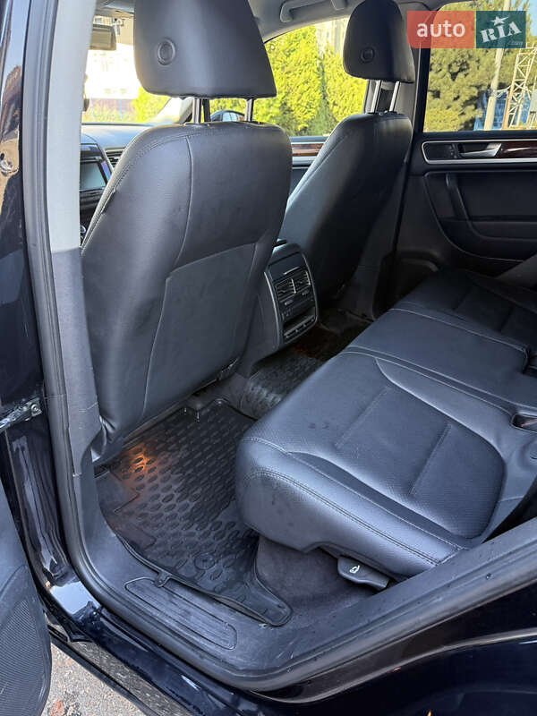 Внедорожник / Кроссовер Volkswagen Touareg 2012 в Одессе