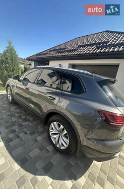 Внедорожник / Кроссовер Volkswagen Touareg 2021 в 