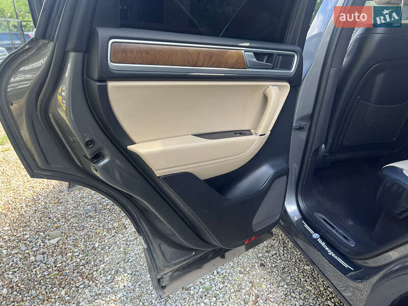 Внедорожник / Кроссовер Volkswagen Touareg 2016 в Залещиках