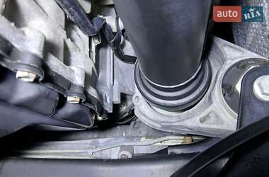 Внедорожник / Кроссовер Volkswagen Touareg 2012 в 