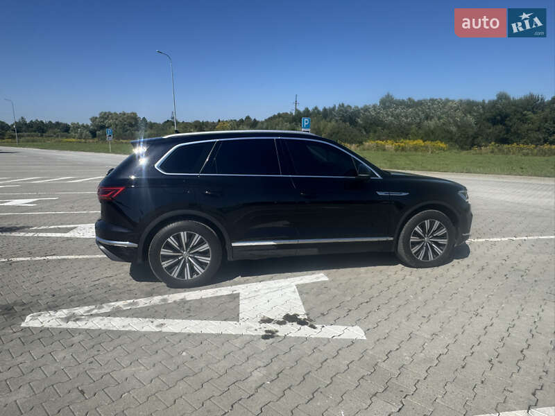 Внедорожник / Кроссовер Volkswagen Touareg 2018 в Коломые