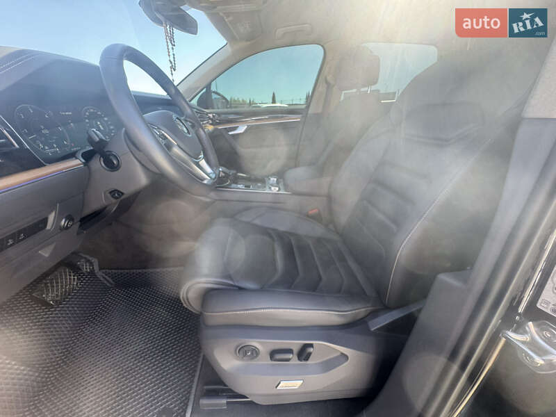 Внедорожник / Кроссовер Volkswagen Touareg 2018 в Коломые