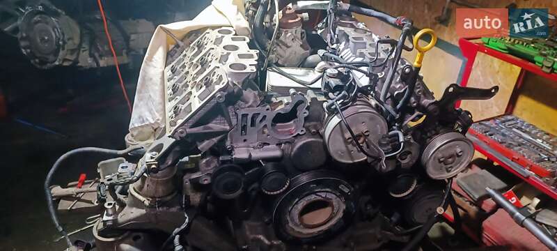 Внедорожник / Кроссовер Volkswagen Touareg 2014 в Полтаве