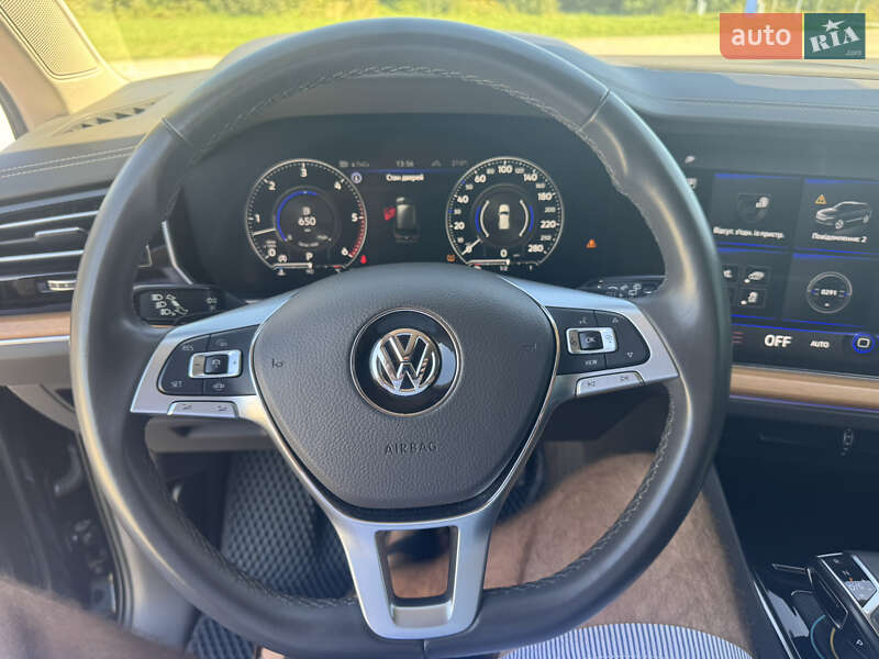 Внедорожник / Кроссовер Volkswagen Touareg 2018 в Коломые