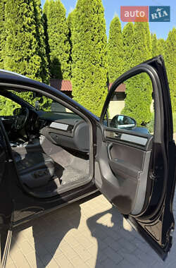 Внедорожник / Кроссовер Volkswagen Touareg 2011 в 