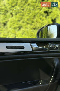 Внедорожник / Кроссовер Volkswagen Touareg 2011 в 