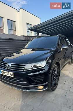 Позашляховик / Кросовер Volkswagen Touareg 2017 в Києві