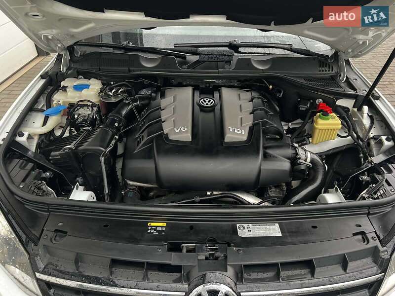 Внедорожник / Кроссовер Volkswagen Touareg 2014 в Черкассах