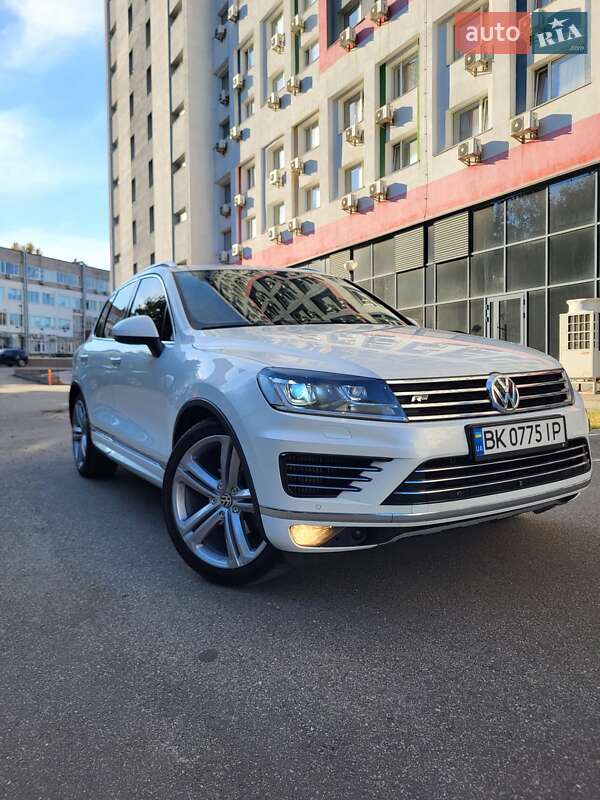 Внедорожник / Кроссовер Volkswagen Touareg 2015 в Херсоне