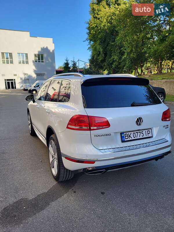 Внедорожник / Кроссовер Volkswagen Touareg 2015 в Херсоне