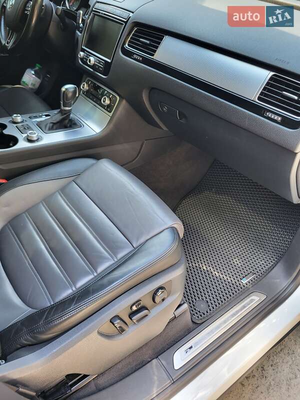 Внедорожник / Кроссовер Volkswagen Touareg 2015 в Херсоне