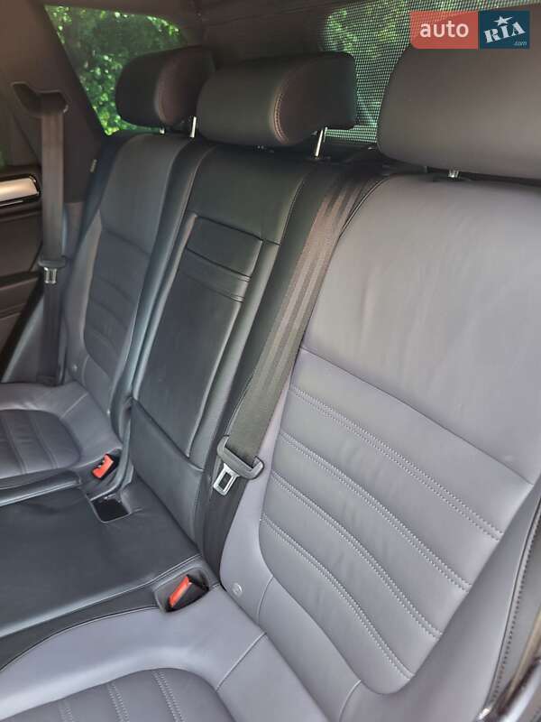 Внедорожник / Кроссовер Volkswagen Touareg 2015 в Херсоне