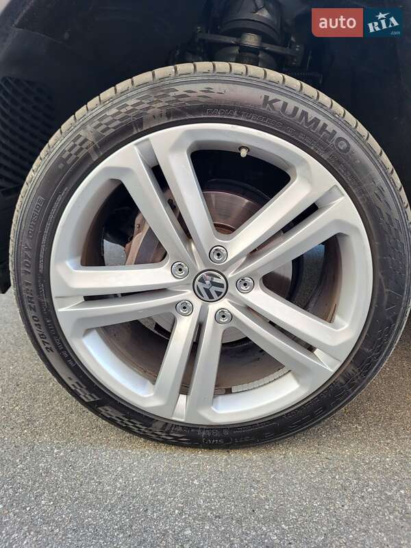 Внедорожник / Кроссовер Volkswagen Touareg 2015 в Херсоне