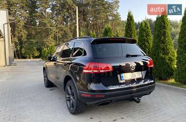 Внедорожник / Кроссовер Volkswagen Touareg 2015 в 