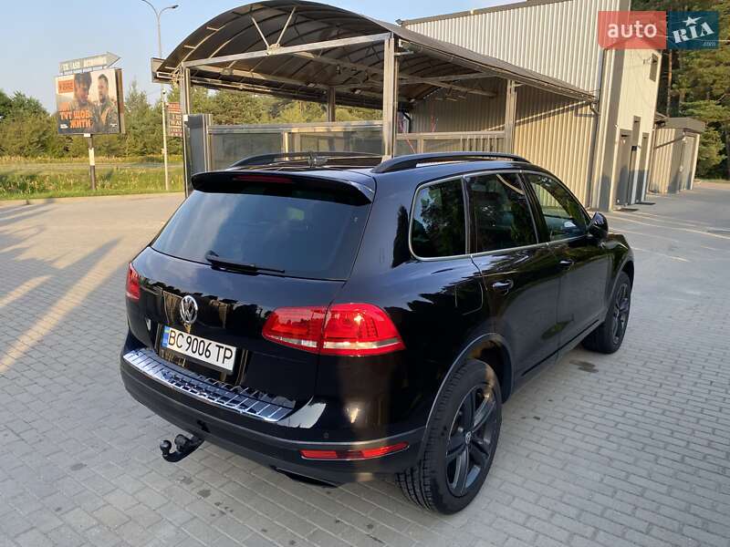 Позашляховик / Кросовер Volkswagen Touareg 2015 в Яворові