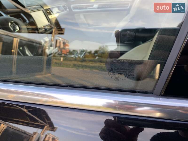 Позашляховик / Кросовер Volkswagen Touareg 2015 в Яворові