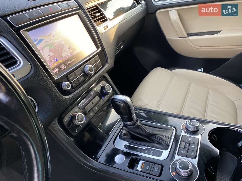 Позашляховик / Кросовер Volkswagen Touareg 2015 в Яворові