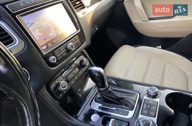 Внедорожник / Кроссовер Volkswagen Touareg 2015 в 