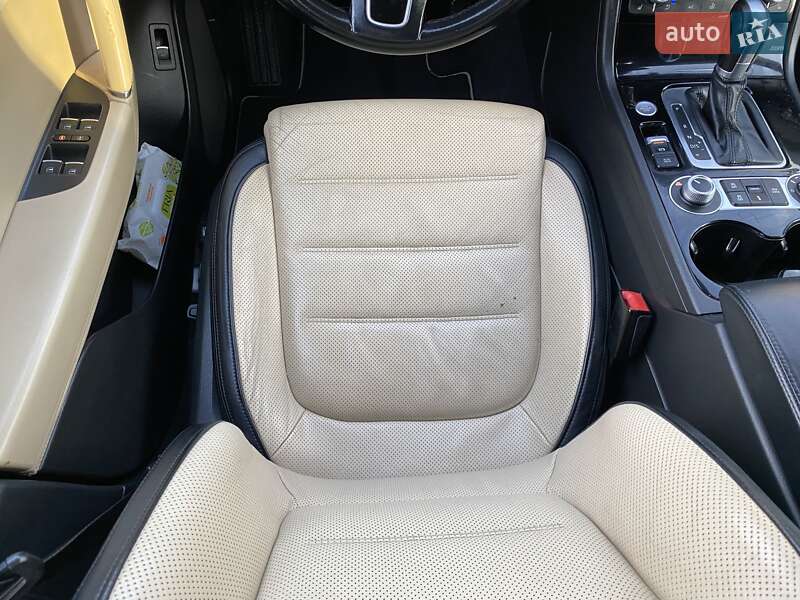 Позашляховик / Кросовер Volkswagen Touareg 2015 в Яворові