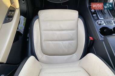 Внедорожник / Кроссовер Volkswagen Touareg 2015 в 