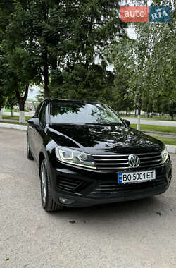 Внедорожник / Кроссовер Volkswagen Touareg 2015 в Волочиске