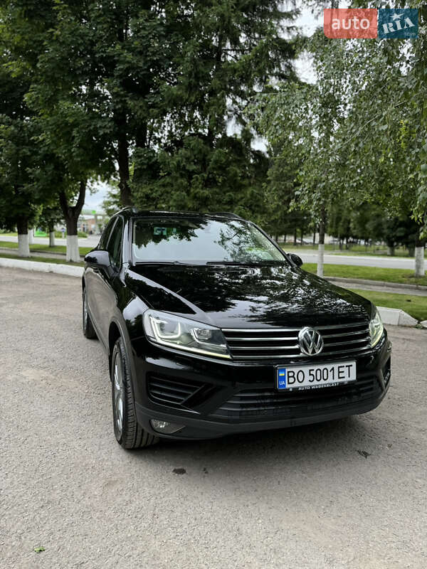 Внедорожник / Кроссовер Volkswagen Touareg 2015 в Волочиске