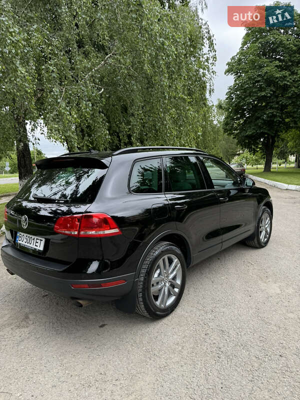 Внедорожник / Кроссовер Volkswagen Touareg 2015 в Волочиске