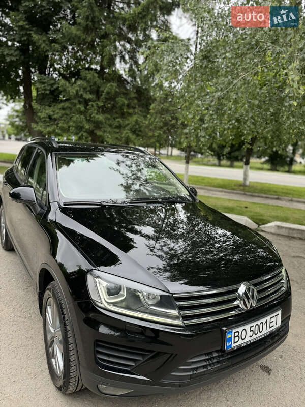 Внедорожник / Кроссовер Volkswagen Touareg 2015 в Волочиске