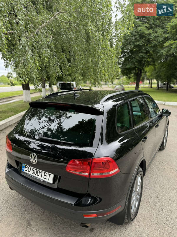 Внедорожник / Кроссовер Volkswagen Touareg 2015 в Волочиске