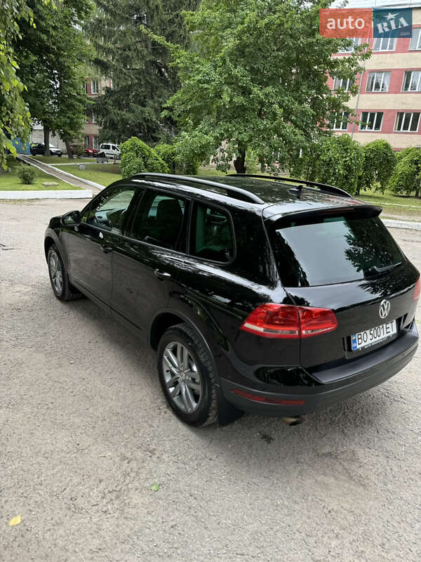 Внедорожник / Кроссовер Volkswagen Touareg 2015 в Волочиске