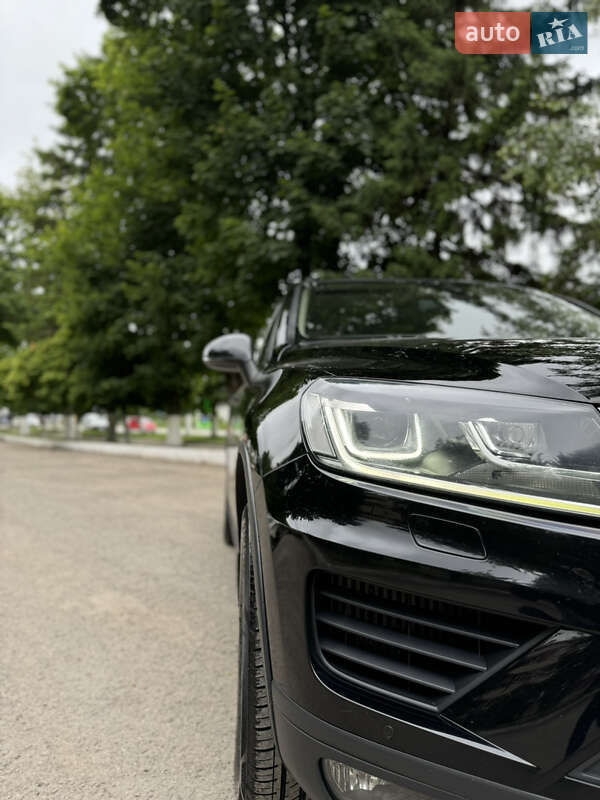 Внедорожник / Кроссовер Volkswagen Touareg 2015 в Волочиске