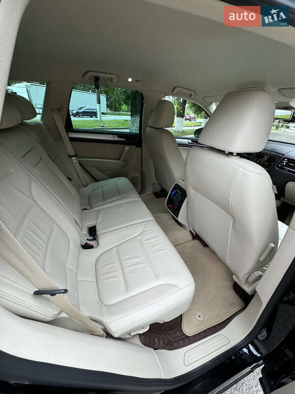 Внедорожник / Кроссовер Volkswagen Touareg 2015 в Волочиске