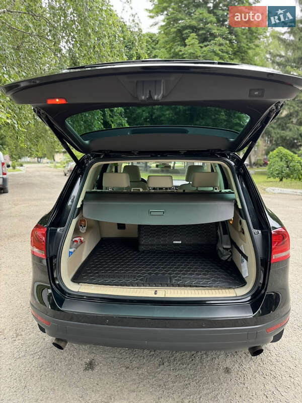 Внедорожник / Кроссовер Volkswagen Touareg 2015 в Волочиске