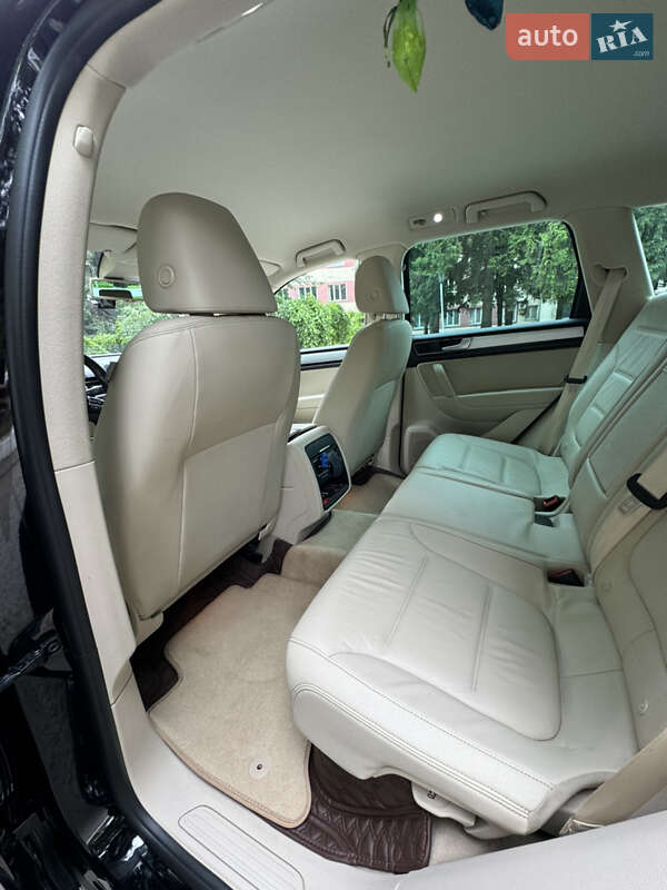 Внедорожник / Кроссовер Volkswagen Touareg 2015 в Волочиске