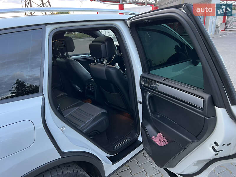 Внедорожник / Кроссовер Volkswagen Touareg 2013 в Виннице