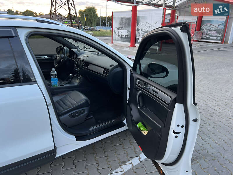 Внедорожник / Кроссовер Volkswagen Touareg 2013 в Виннице