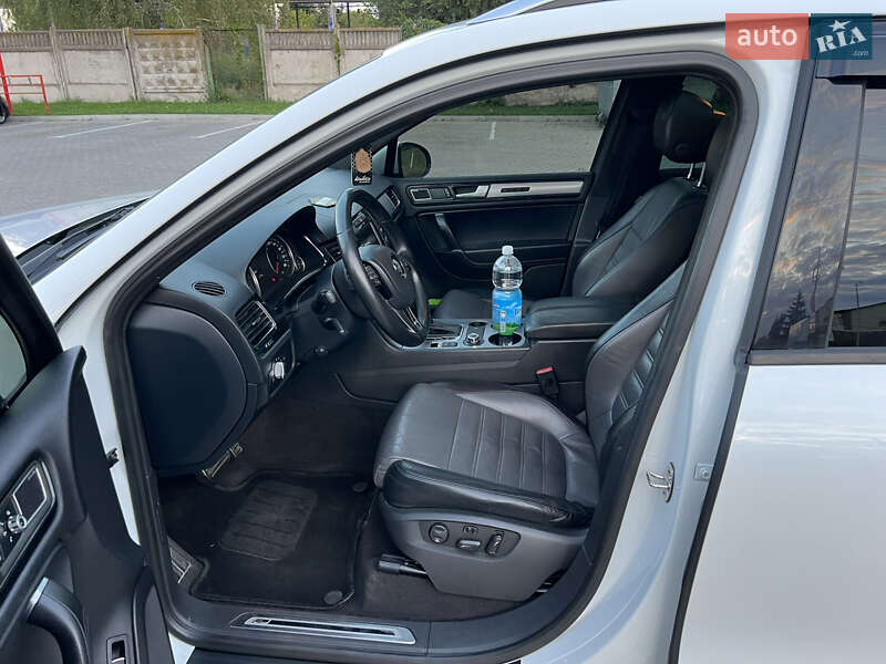 Внедорожник / Кроссовер Volkswagen Touareg 2013 в Виннице