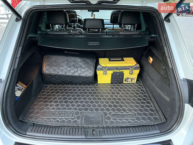 Внедорожник / Кроссовер Volkswagen Touareg 2013 в Виннице