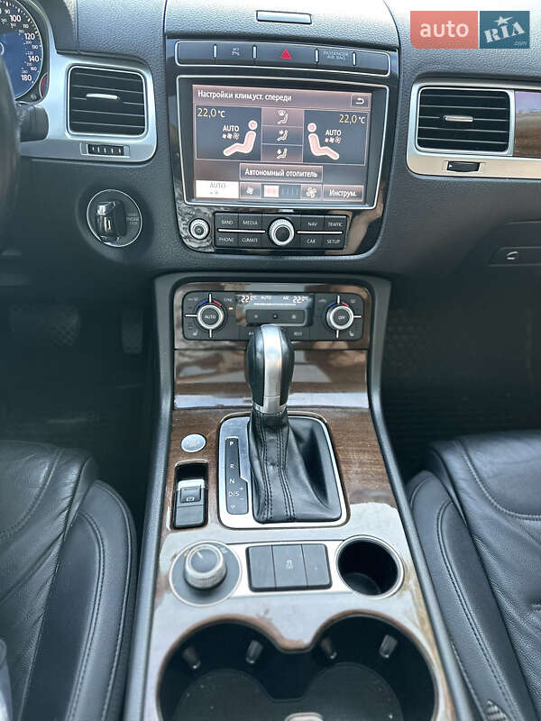 Внедорожник / Кроссовер Volkswagen Touareg 2015 в Белой Церкви